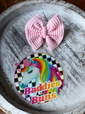 Waved pale pink single bow